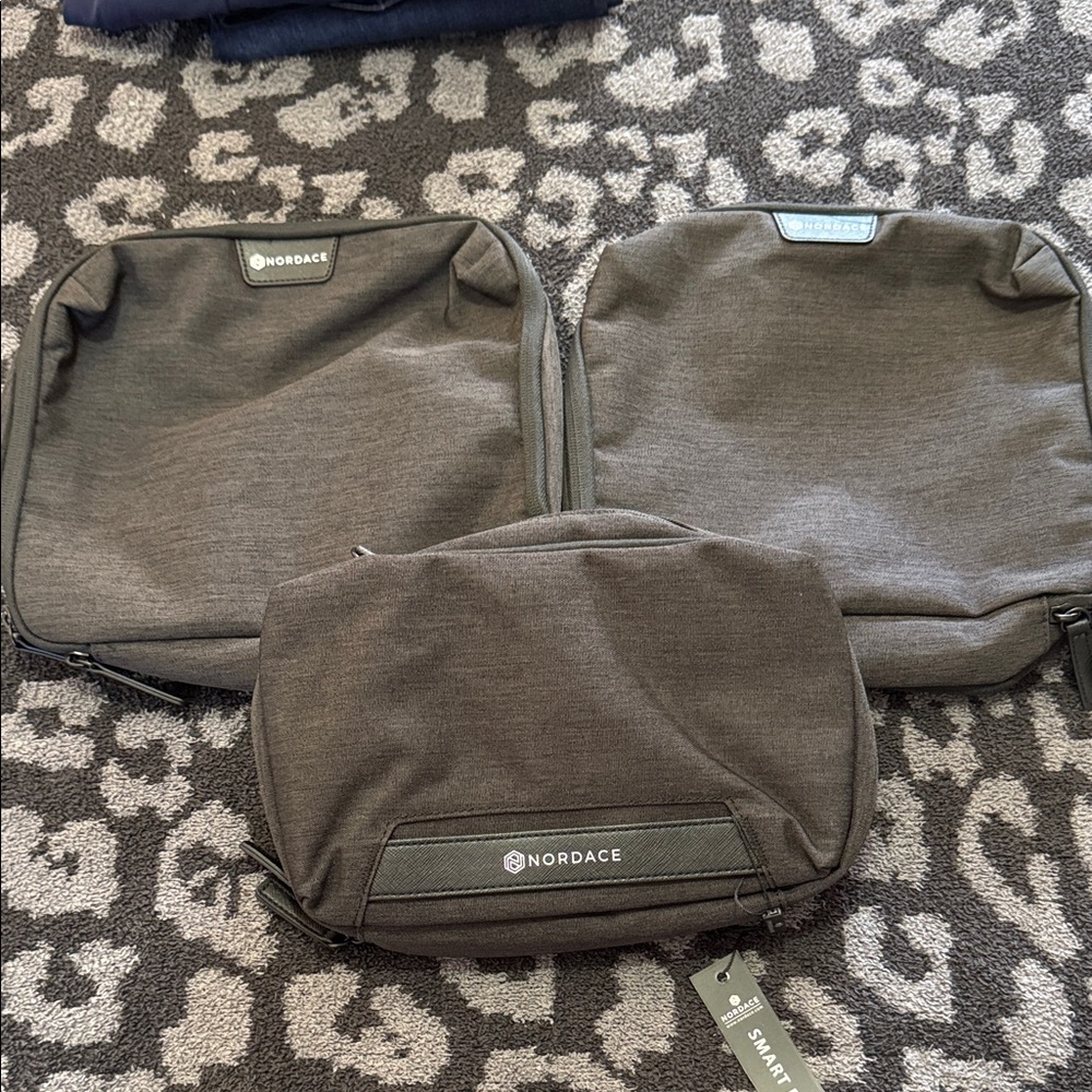 Nordace Compresssion Packing Cubes/ Toiletry Pouch Bundle - Black